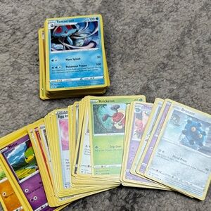 Set of 100 Pokémon Cards